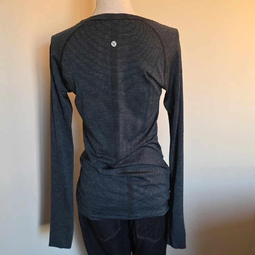 Lululemon Athletica Long Sleeve Top